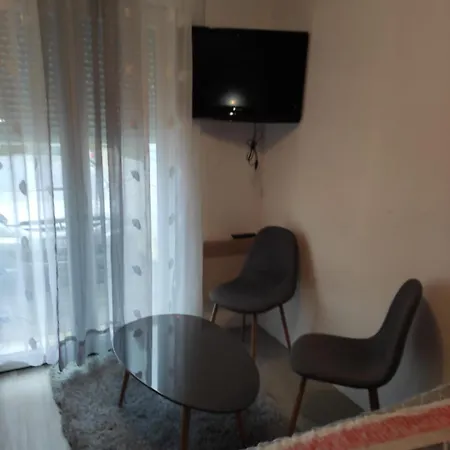 Rum i privatbostad Treornou *